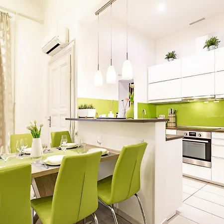 - Large - Comfy * ブダペスト