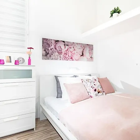- Large - Comfy Apartment *