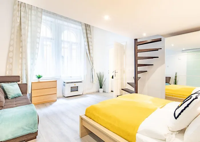 - Large - Comfy Budapesta