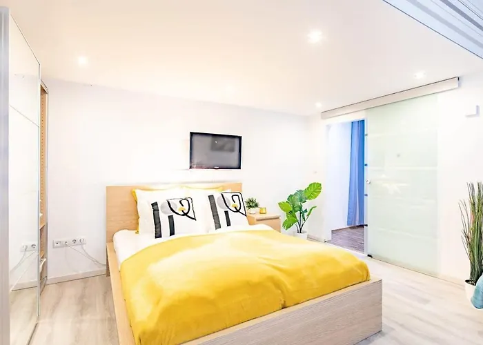 - Large - Comfy Budapesta