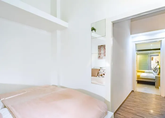 - Large - Comfy * Budapest