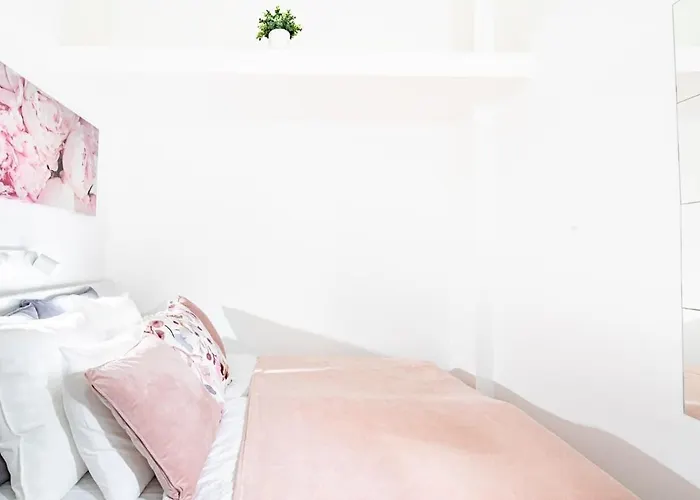 - Large - Comfy Apartament