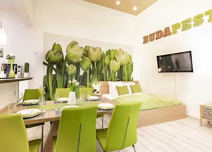 - Large - Comfy Budapesta