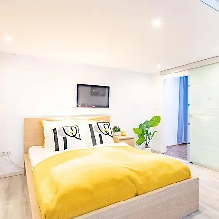 - Large - Comfy Budapeszt