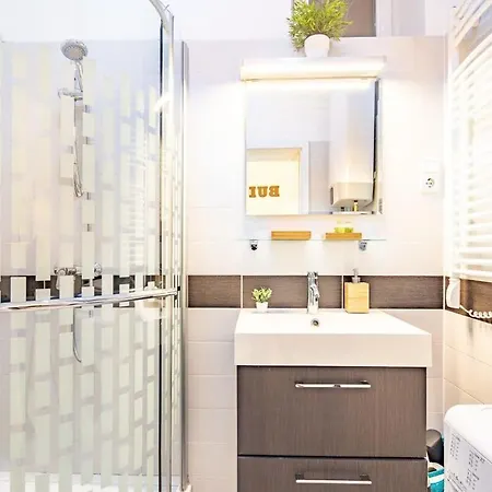 - Large - Comfy Apartamento *